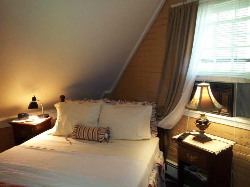 Clifford House Private Home B&B Кливленд Экстерьер фото