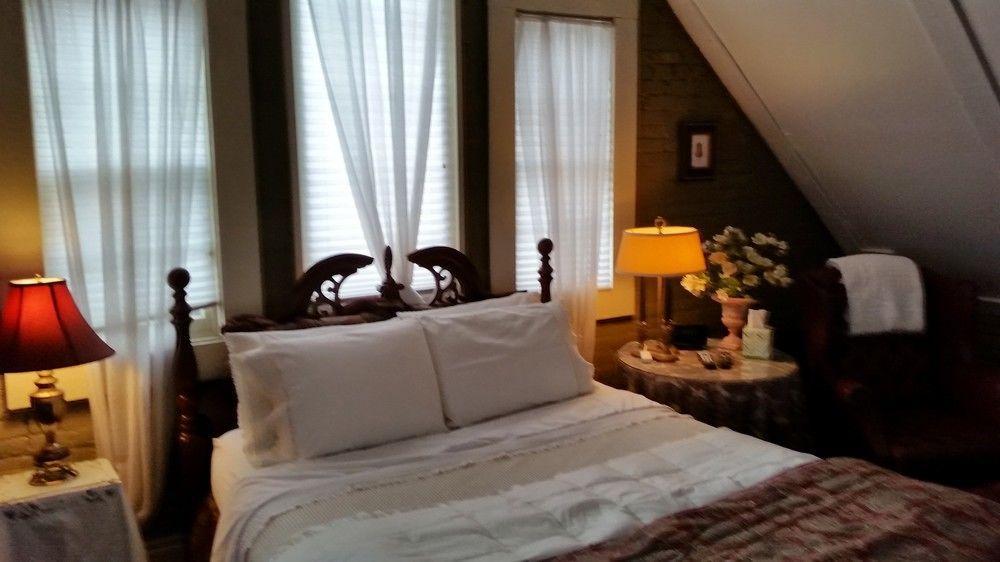 Clifford House Private Home B&B Кливленд Экстерьер фото